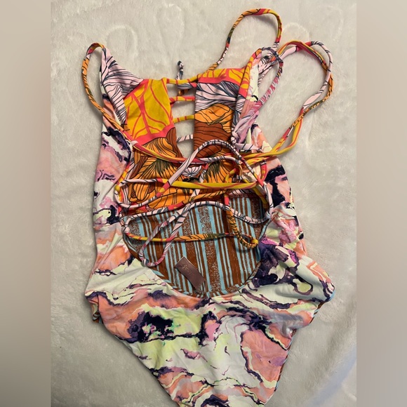 Women’s Maaji “Sixteen Candles” One-Piece Reversible Swimsuit in Size S -NWOT’s - Picture 8 of 10